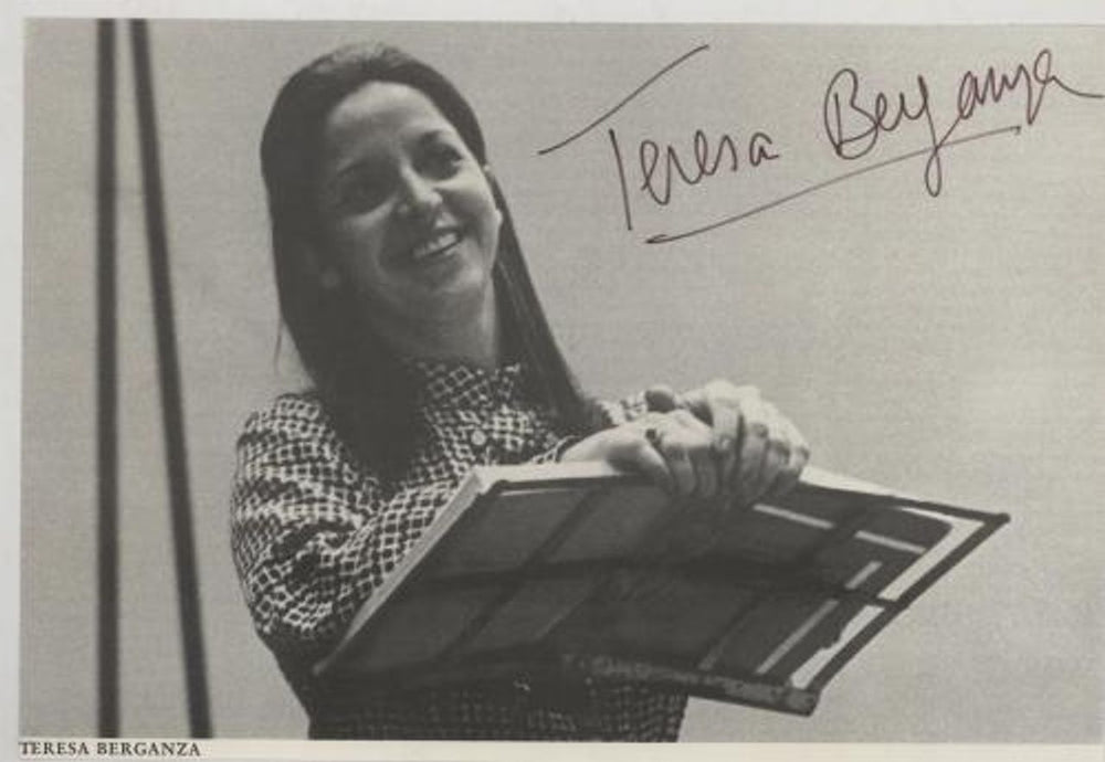 Tereza Berganza Autographed Picture UK memorabilia AUTOGRAPH